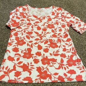 White coral floral print short sleeve knit tee with scallop collar and cuff